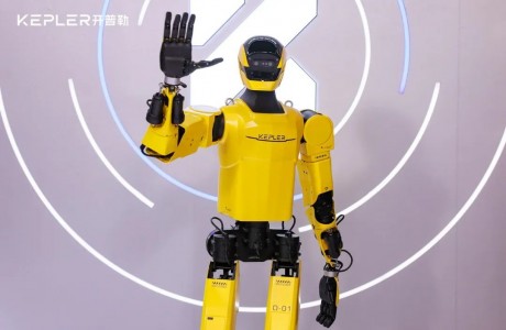 一場8小時直播，把人形機(jī)器人的“續(xù)航大戰(zhàn)”拉進(jìn)了現(xiàn)實